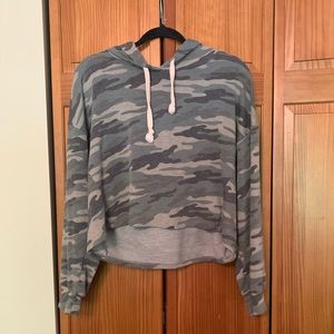 Camouflage crop sweatshirt